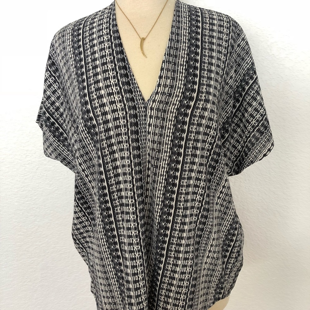 Philosophy V-Neck Short Sleeve Blouse